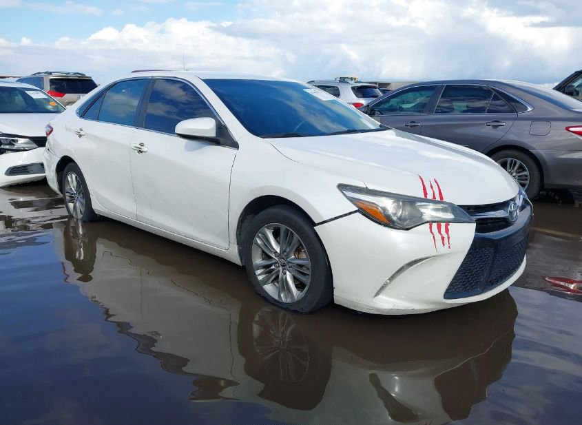 2017 TOYOTA CAMRY SE photo