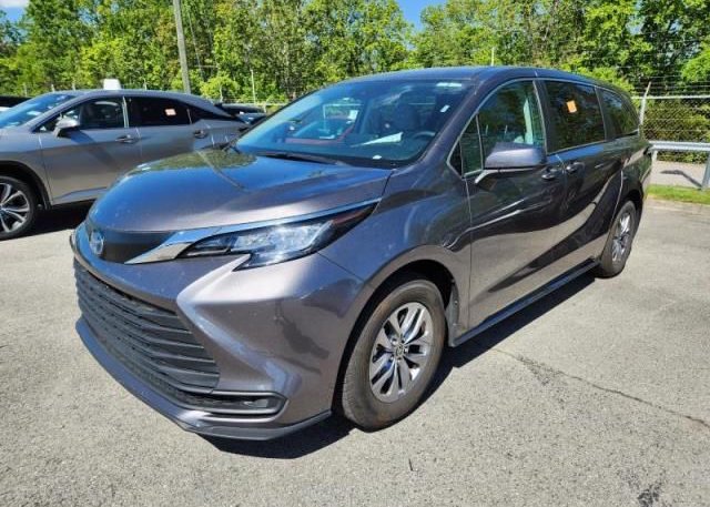 2022 TOYOTA SIENNA (VIN: 5TDKRKEC8NS076289)