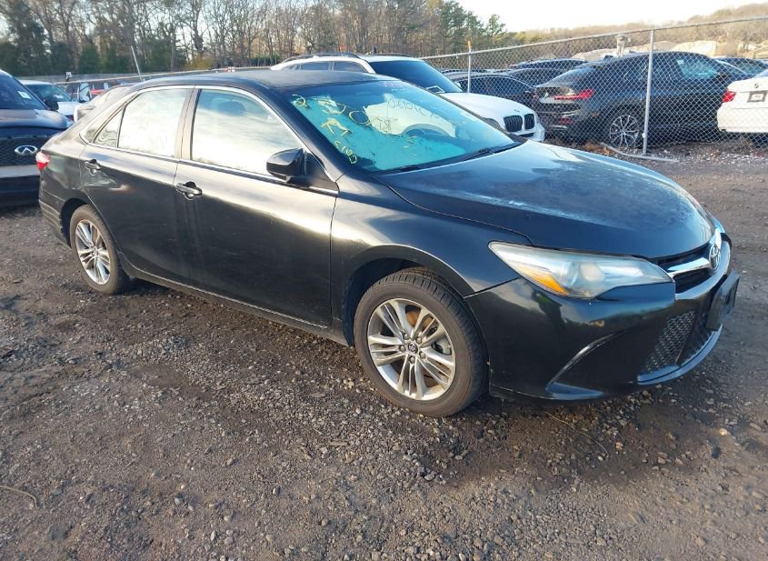2015 TOYOTA CAMRY SE photo