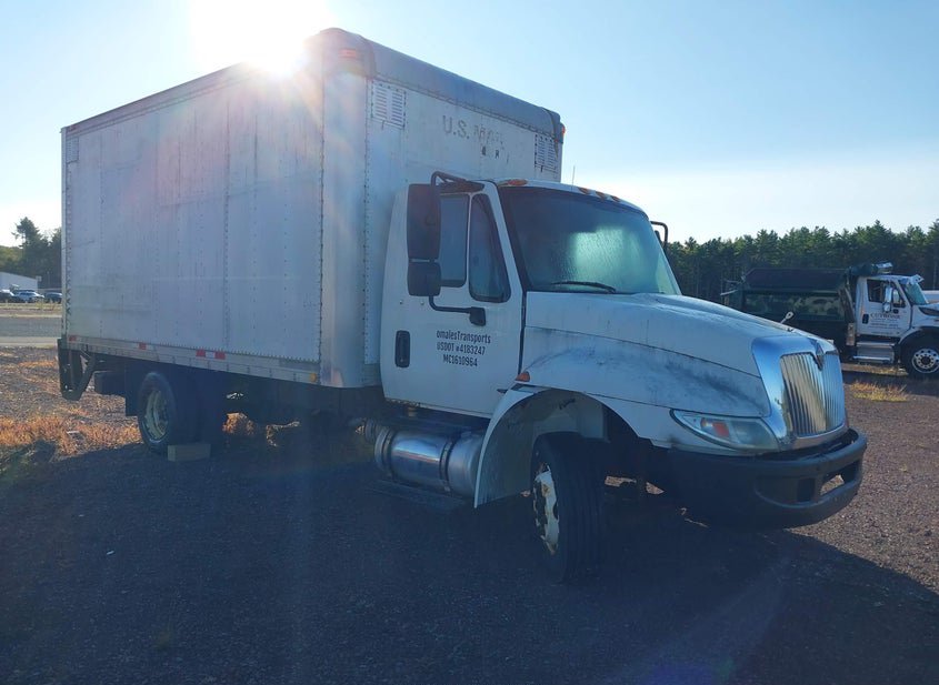 2004 INTERNATIONAL 4000 4300 photo