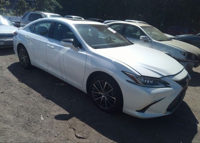 2022 LEXUS ES (VIN: 58ADZ1B11NU112717)