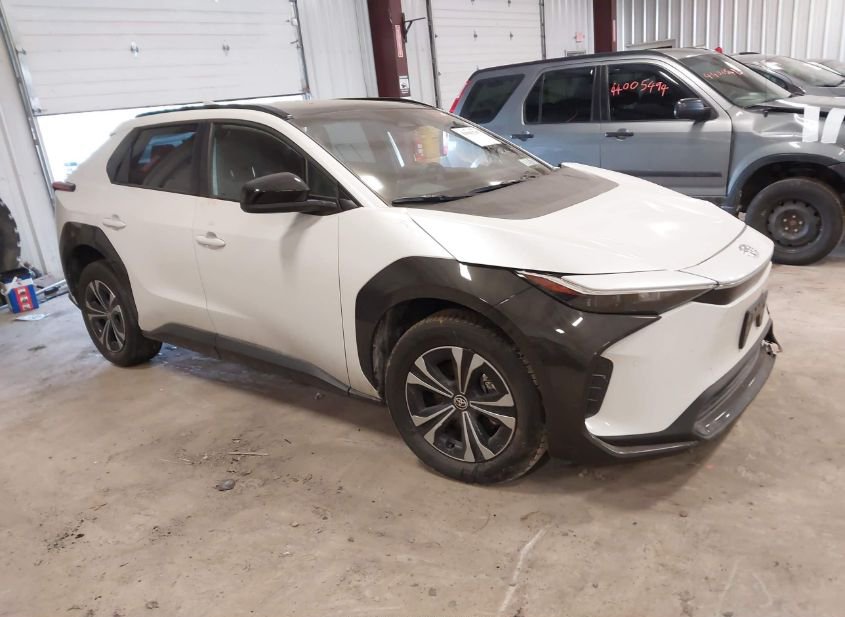 2024 TOYOTA BZ4X XLE photo