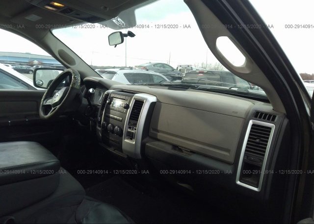 пригнать из сша 2012 RAM 1500 1C6RD7GT7CS328374