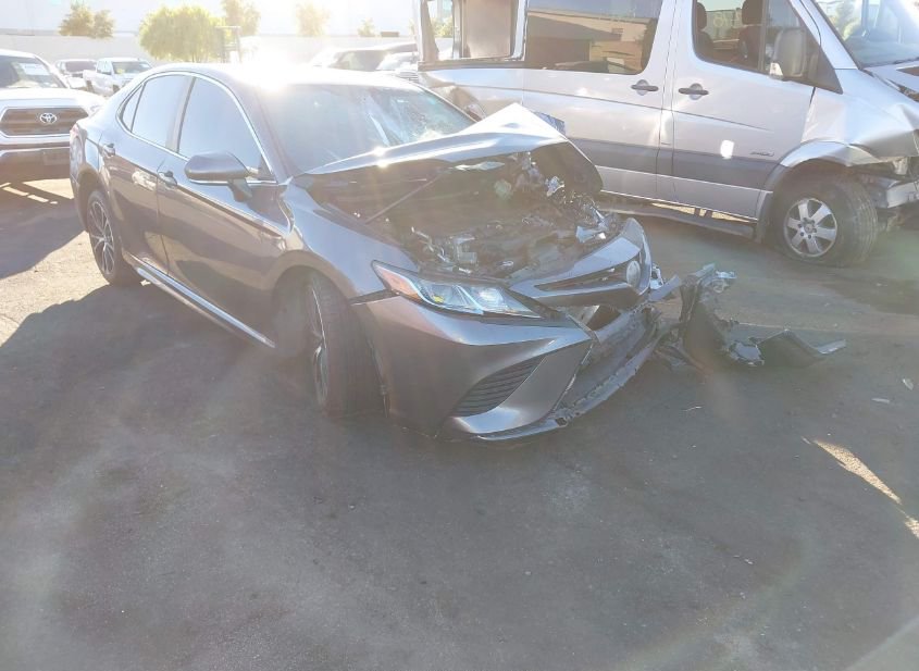 2018 TOYOTA CAMRY SE photo