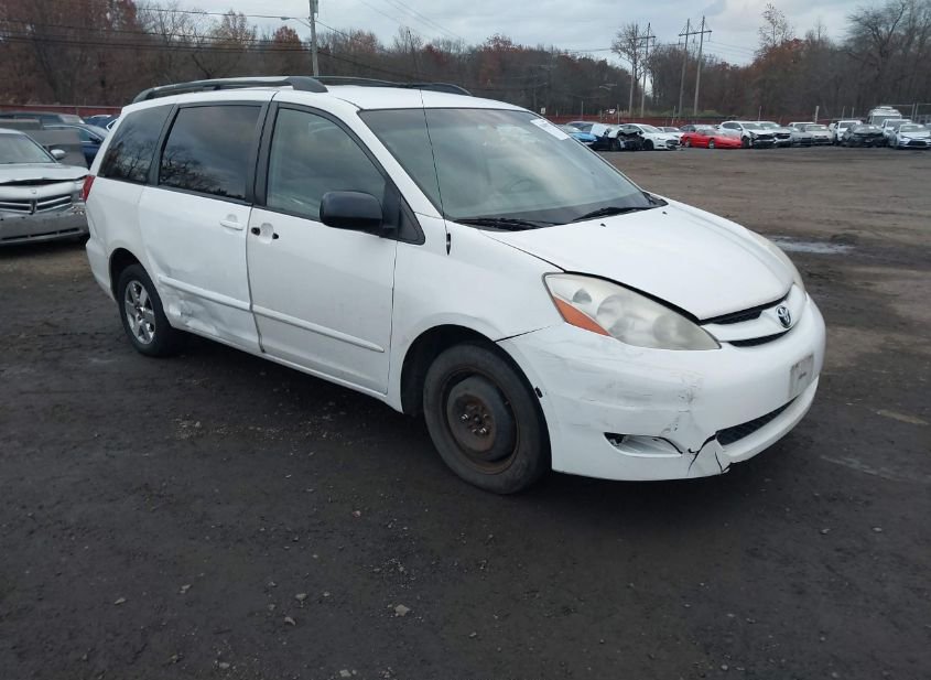 2006 TOYOTA SIENNA LE photo