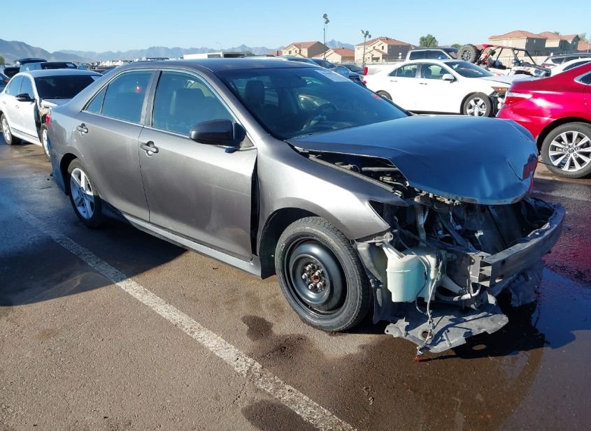 2014 TOYOTA CAMRY SE photo
