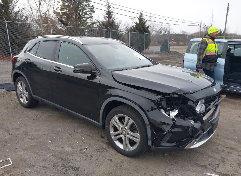 2015 MERCEDES-BENZ GLA 250 4MATIC photo