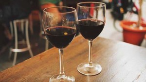 Two Glasses of wine || Pixabay image