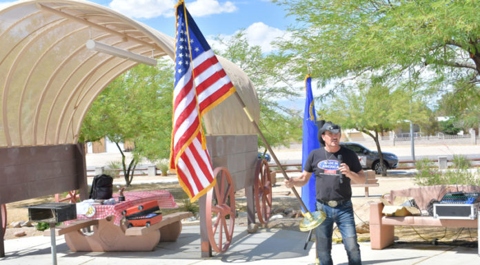 Entertainer Ricky Lee performs for Association of US Army Annual Meeting