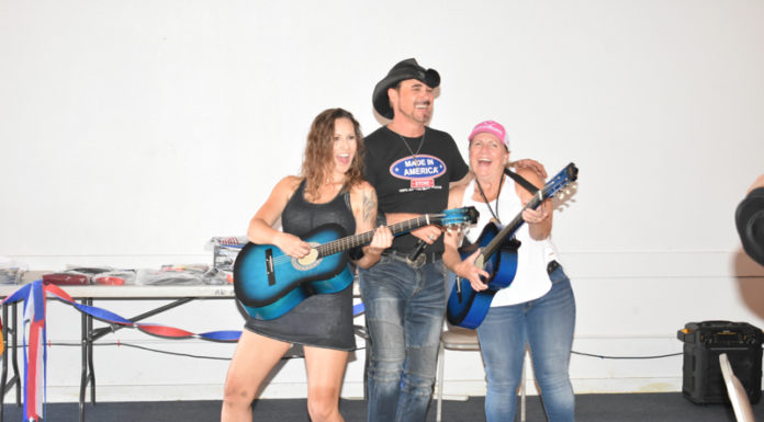 Ricky Lee Performs for Nellis Desert Eagles