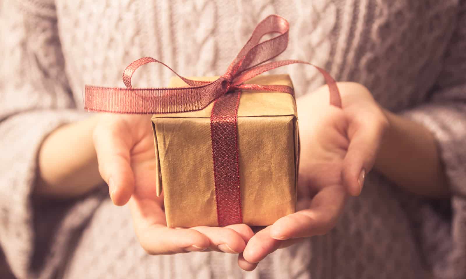 9 Personalized Birthday Gifts That People Actually Use in 2019