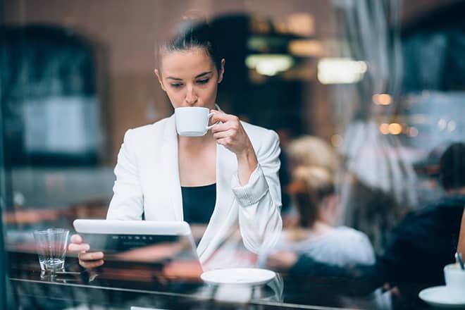 How-to-Perfect-Your-Professional-Look-business-woman-4