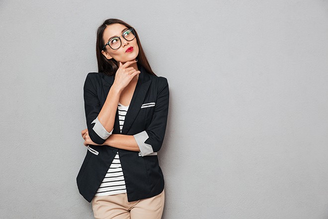 what-colors-to-wear-to-your-job-interview-woman-in-business-suit-blue