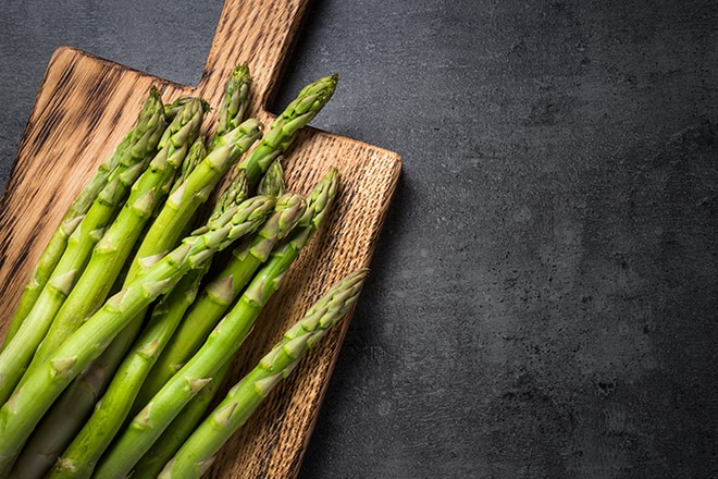Antioxidant-Foods-You-Should-Include-in-Your-Diet-to-Stay-Healthy-Young-asparagus