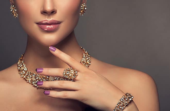 How-to-Choose-The-Best-Jewelry-For-Your-Skin-Tone-women-in-rings-and-bracelets