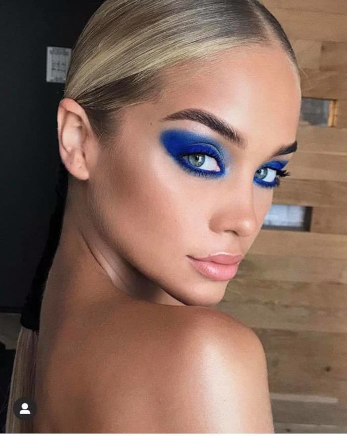 The Sexiest Celebrity Makeup Looks To Copy This Summer Jasmine Sanders blue makeup