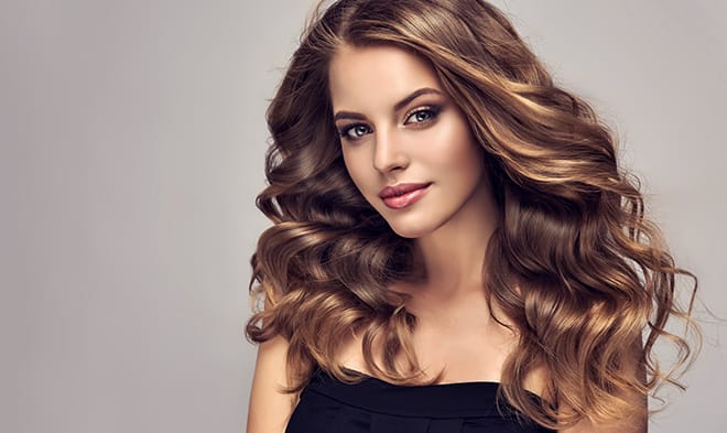 3-Causes-of-Dull-and-Lifeless-Hair-That-Might-Surprise-You-Girl-with-gorgeous-healthy-hair