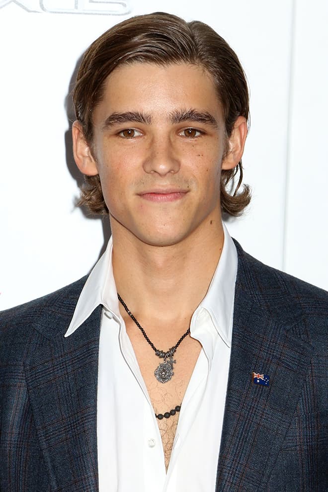 The-Sexy-Men-You-Would-Want-to-Play-Sex-Games-With-Brenton-Thwaites