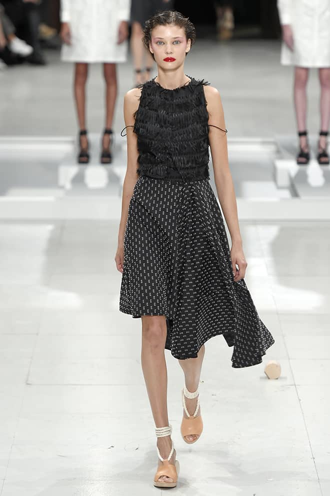 Dark-Mysterious-Fashion-is-a-Dark-Form-of-Glamour-gothic-catwalk