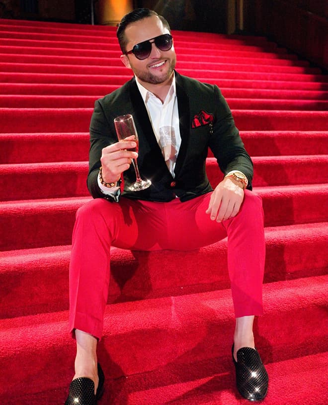 man-from-el-salvador-sets-trend-for-los-angeles-oskar-rivera-rivera-productions-2