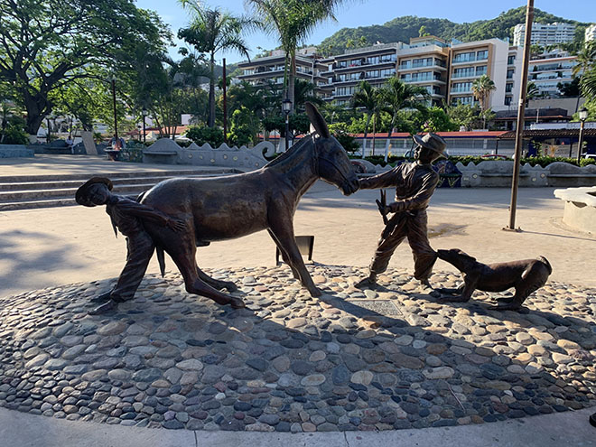 why-you-should-visit-puerto-vallarta-art-malecon-andale-bernardo