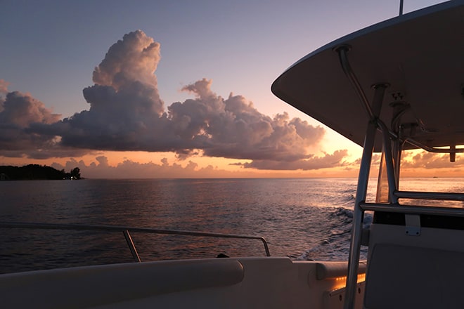 ibagari-boutique-hotel-activities-beautiful-sunset-cruise-boat
