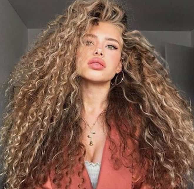 sexy and easy hairstyles for curly hair