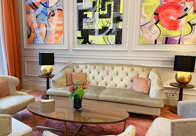 where-to-stay-in-bonn-steigenberger-grandhotel-petersberg-lobby-artwork-viva-glam-malorie-mackey