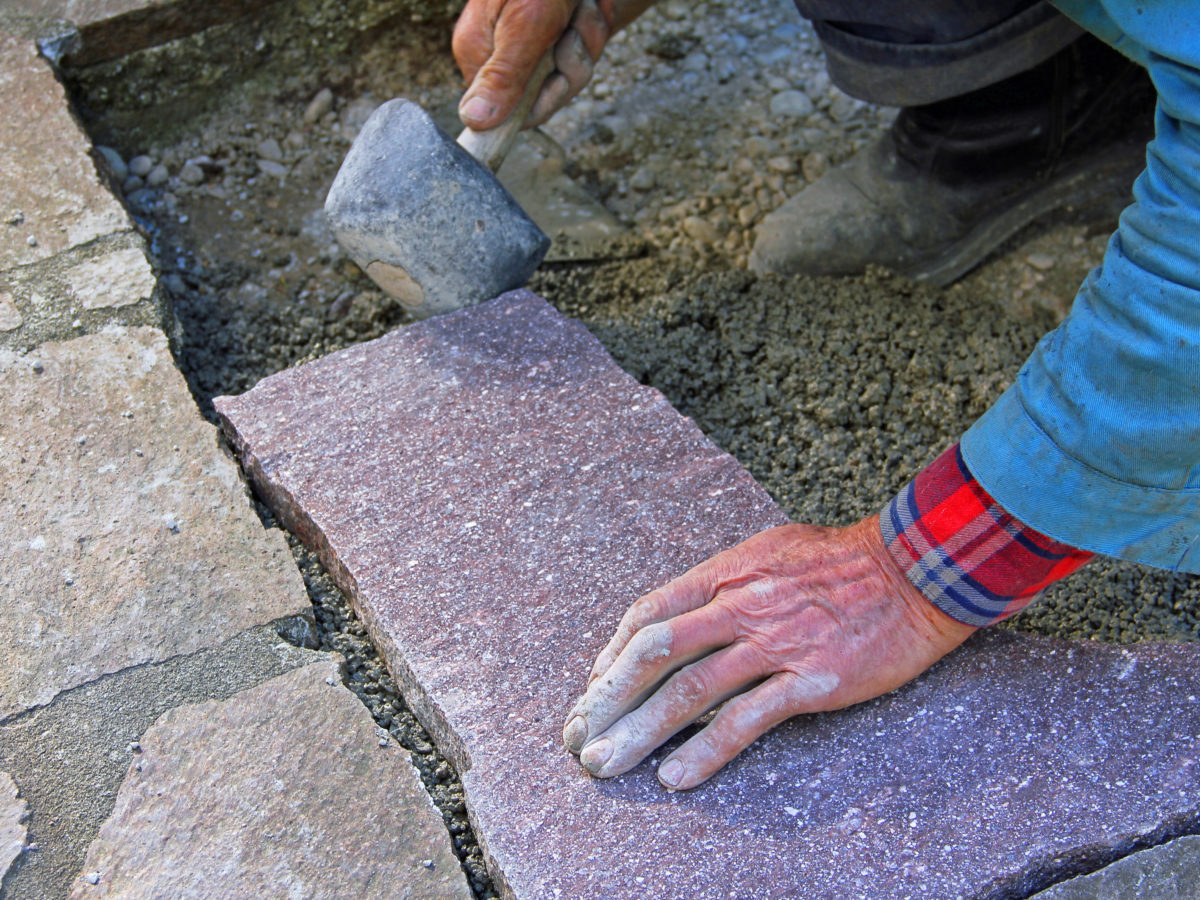 Fitting flagstone patio pieces together