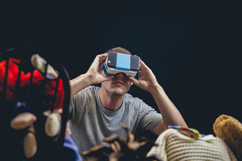 Mike Godlewski testing a Tiny Eye world with Google Cardboard Mike Godlewski testing a Tiny Eye world with Google Cardboard